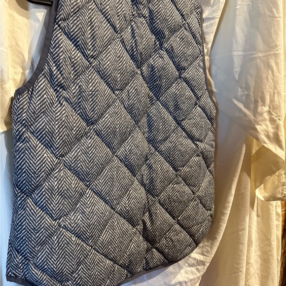 J. Crew Lightweight Puffer Vest Women Size M - Picture 4 of 4